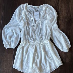 NWT Sabo Luxe ivory romper. Medium. Get ready for warm weather fun.